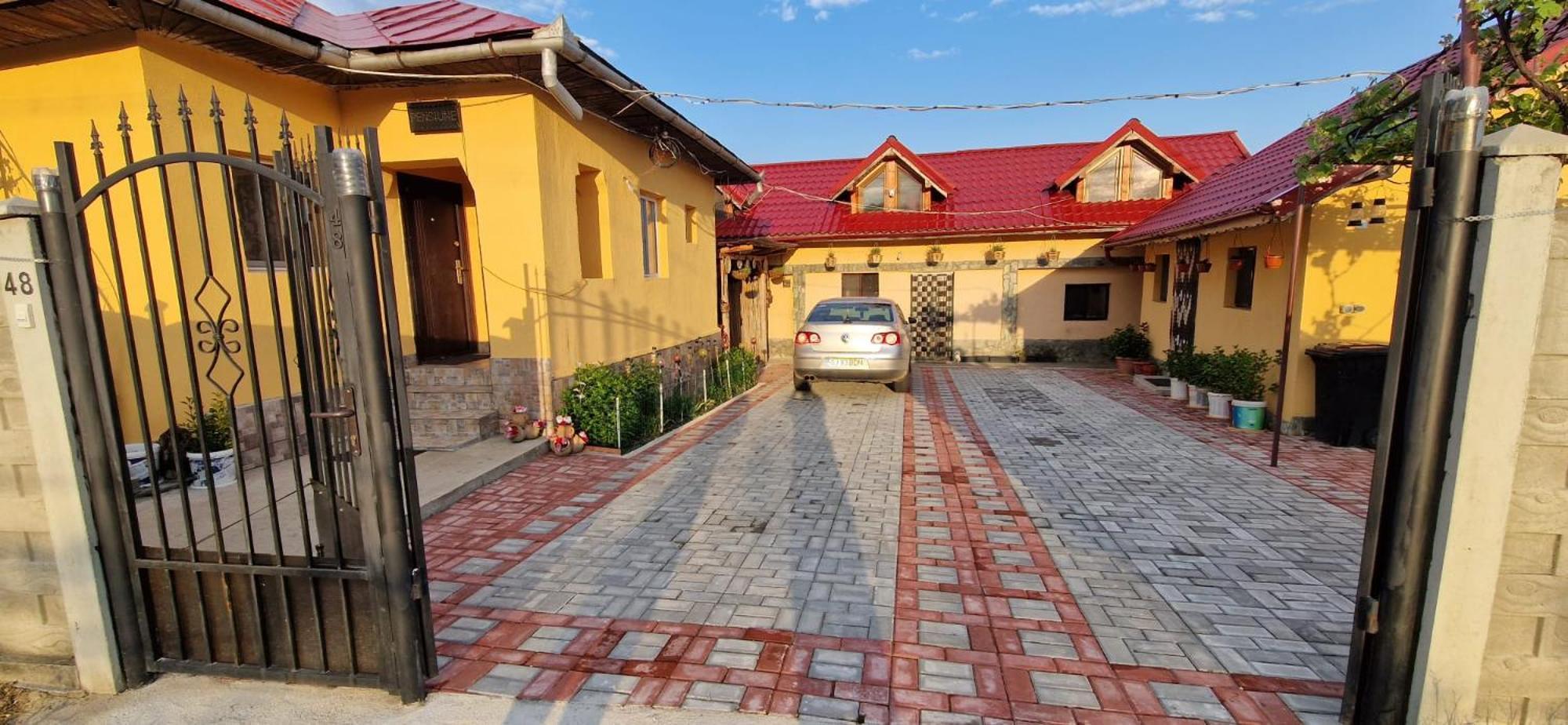 Casa Andreea Hotel Novaci-Straini Exterior photo